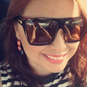 Meet your Posher, Leigh